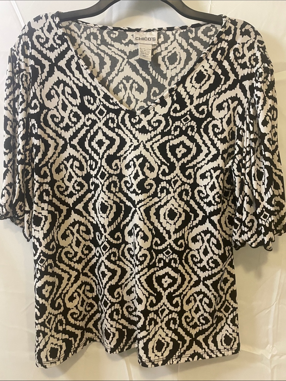 Chico's size 1 Black and White V-Neck Ikat Print Blouse